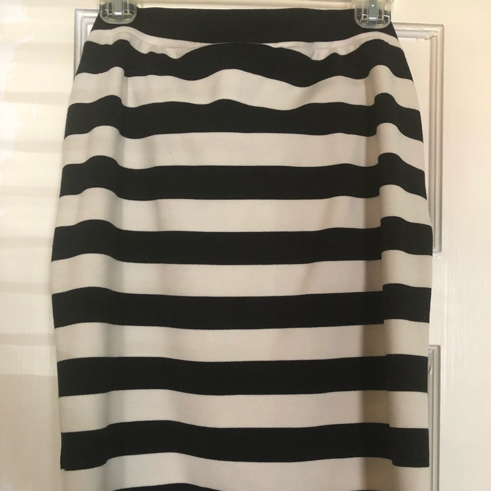 Skirts - Picture 3 of 3